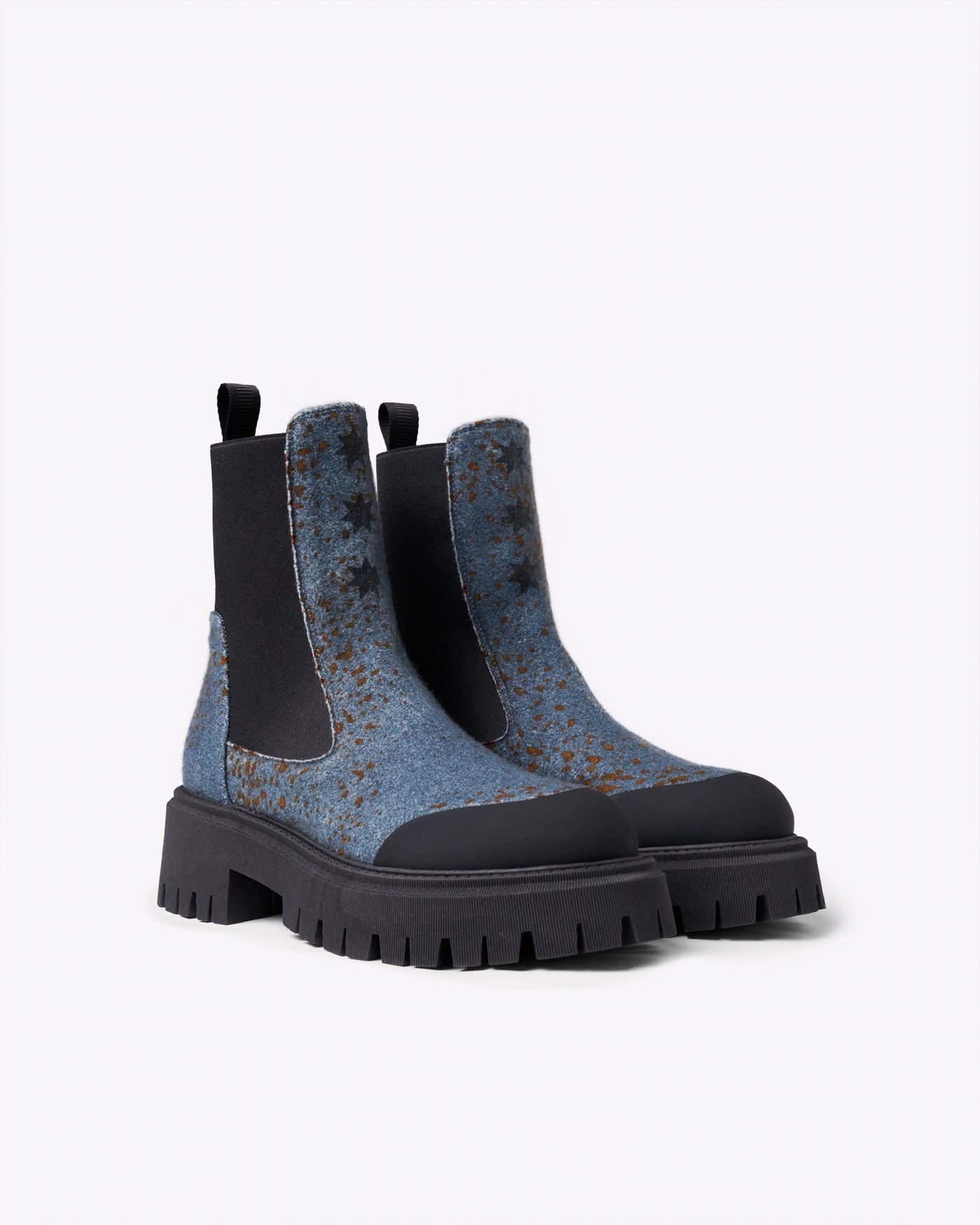 Sparkling Chelsea lake boots