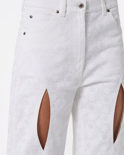 白色常规版型牛仔裤